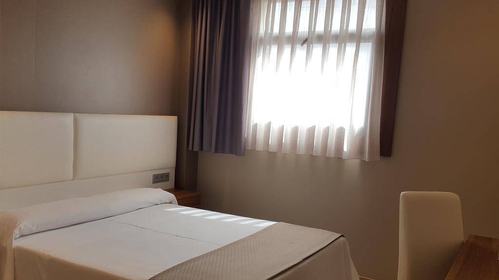Hotel La Posada De Roces Хихон Екстериор снимка