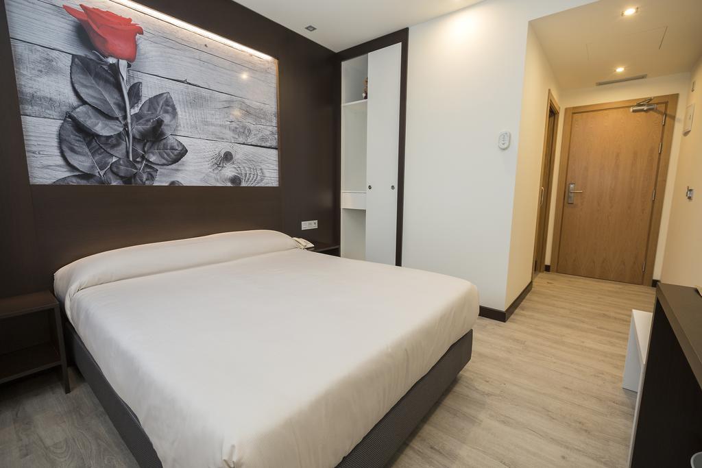 Hotel La Posada De Roces Хихон Екстериор снимка
