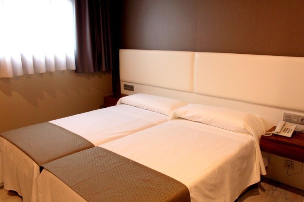 Hotel La Posada De Roces Хихон Екстериор снимка