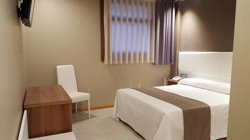 Hotel La Posada De Roces Хихон Екстериор снимка