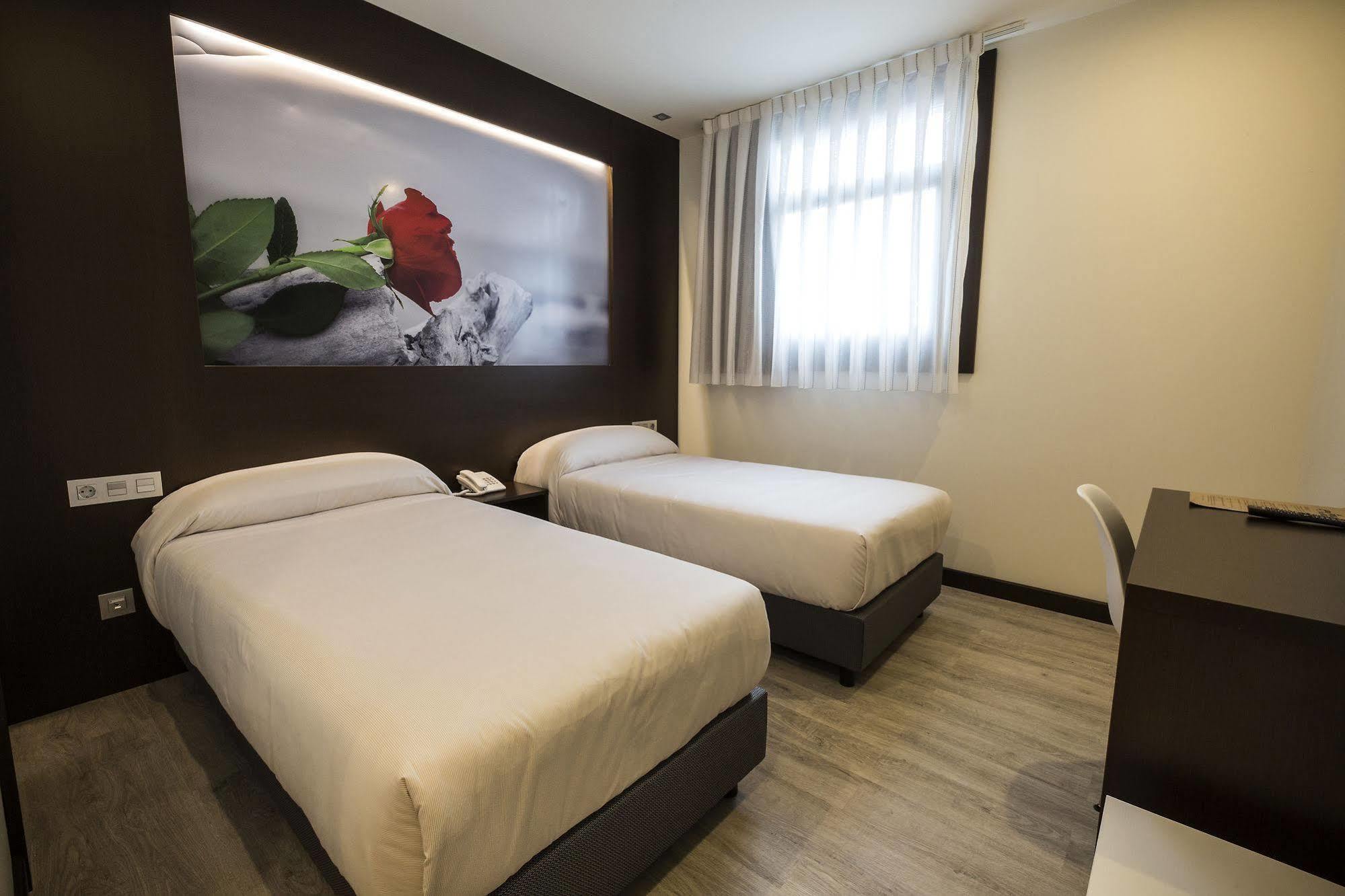 Hotel La Posada De Roces Хихон Екстериор снимка