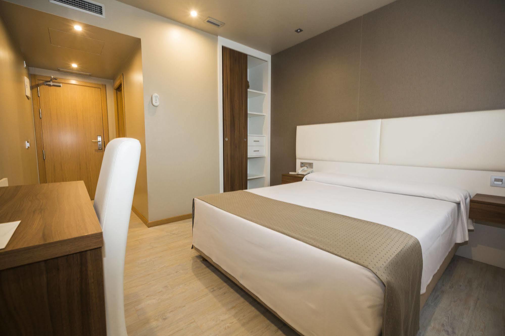 Hotel La Posada De Roces Хихон Екстериор снимка