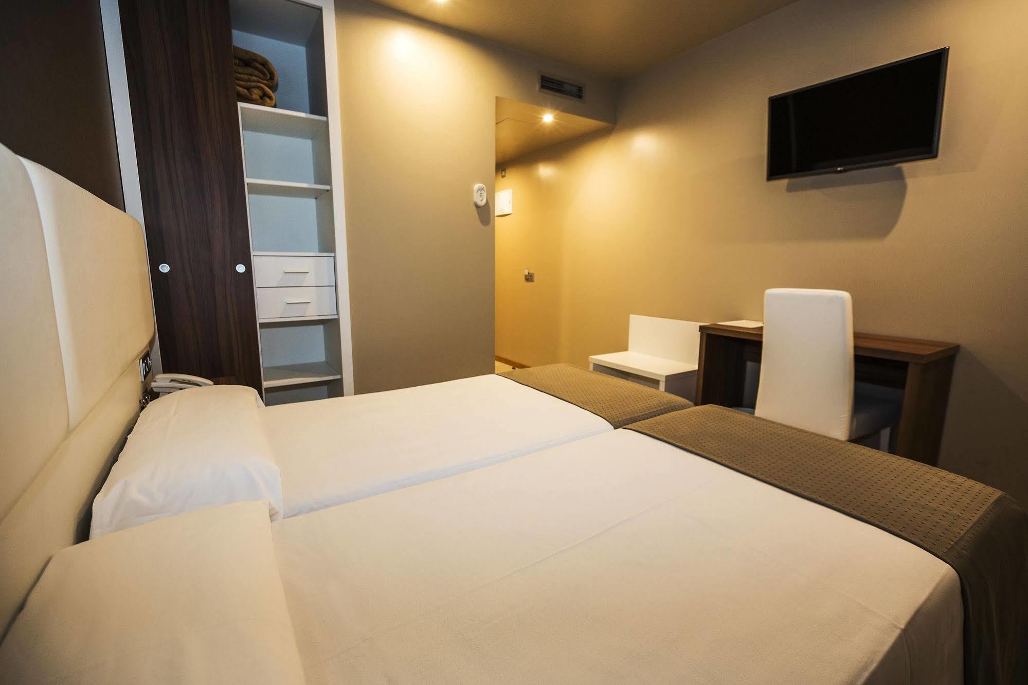 Hotel La Posada De Roces Хихон Екстериор снимка