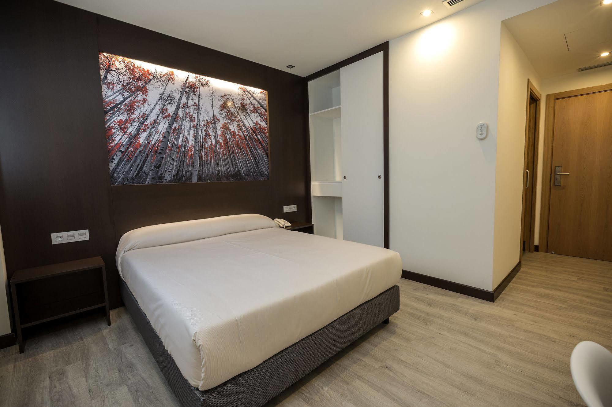 Hotel La Posada De Roces Хихон Екстериор снимка