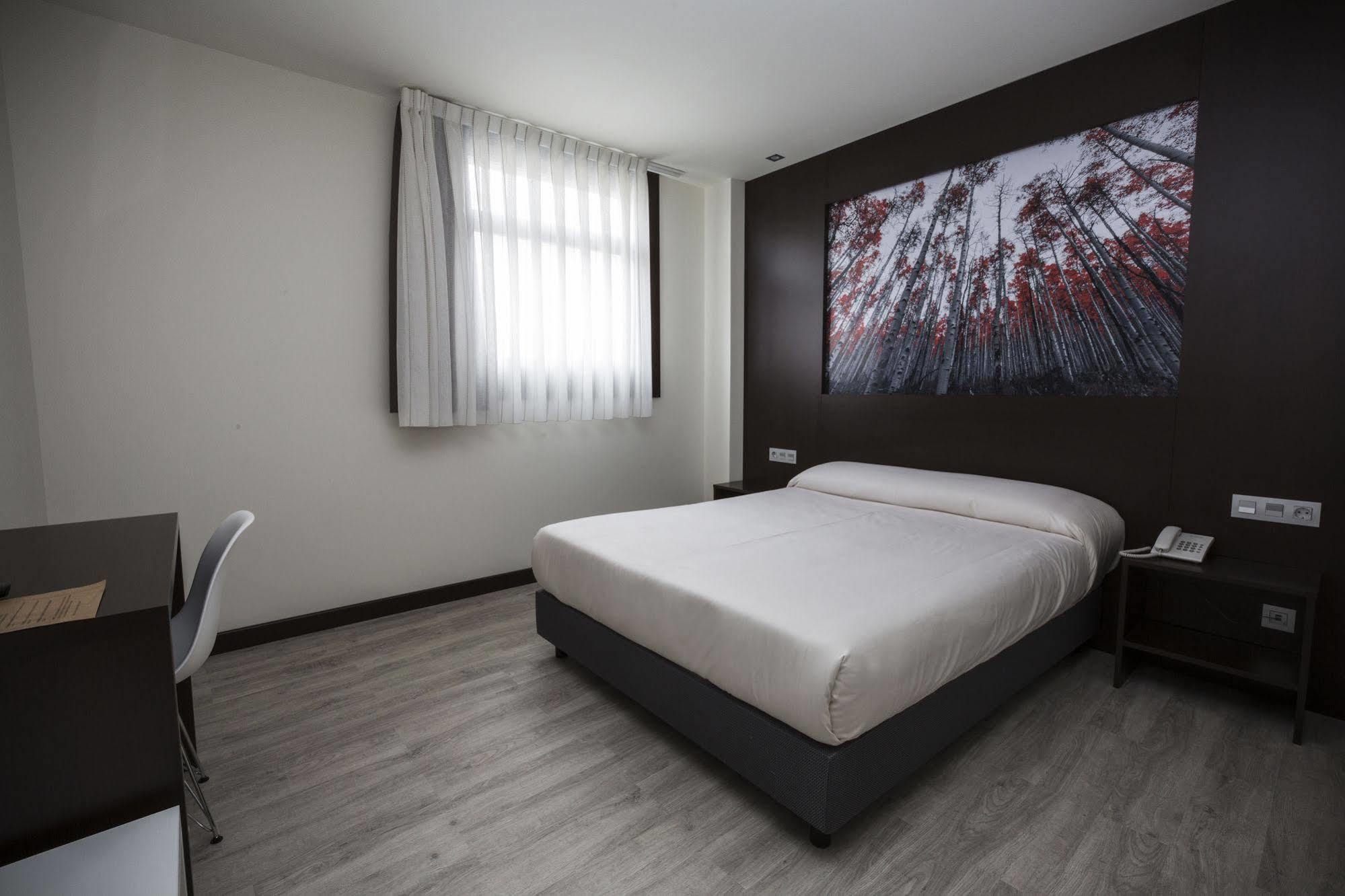 Hotel La Posada De Roces Хихон Екстериор снимка