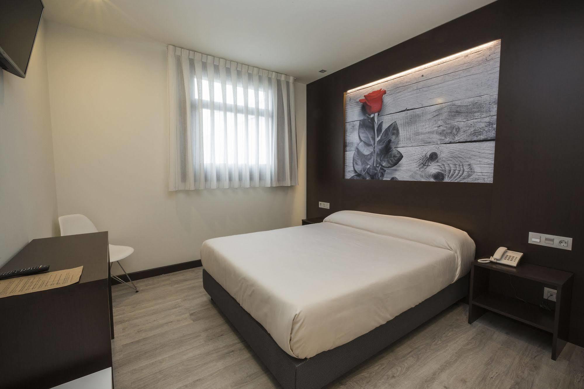 Hotel La Posada De Roces Хихон Екстериор снимка